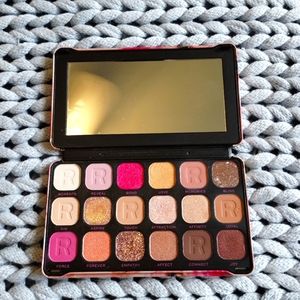 Revolution forever flawless eyeshadow pallete